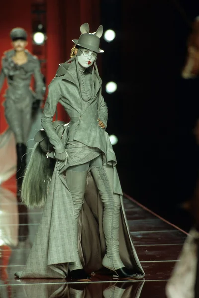 Look 19